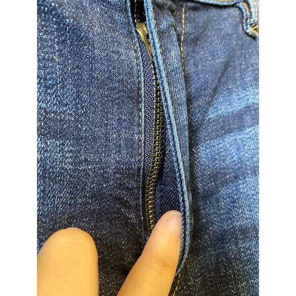 KanCan Women's Mid-Rise Distressed Cropped Denim Jeans Blue Size 13/30 Casual - Picture 7 of 16